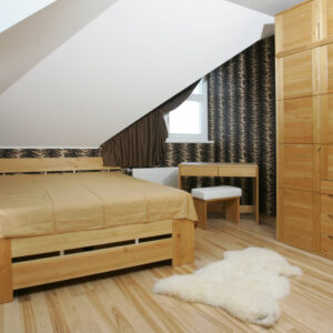 Naturlig säng i massivt furuträ “Choklad”