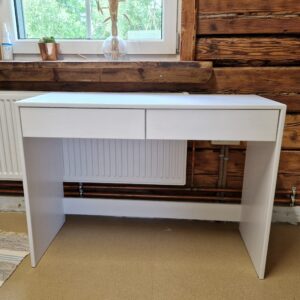 Dabīgās Priedes Masīvkoka Guļamistabas Pūdergalds “Amata”