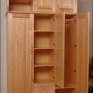 Dabīgās Priedes Masīvkoka Trīsdurvju Drēbju Skapis